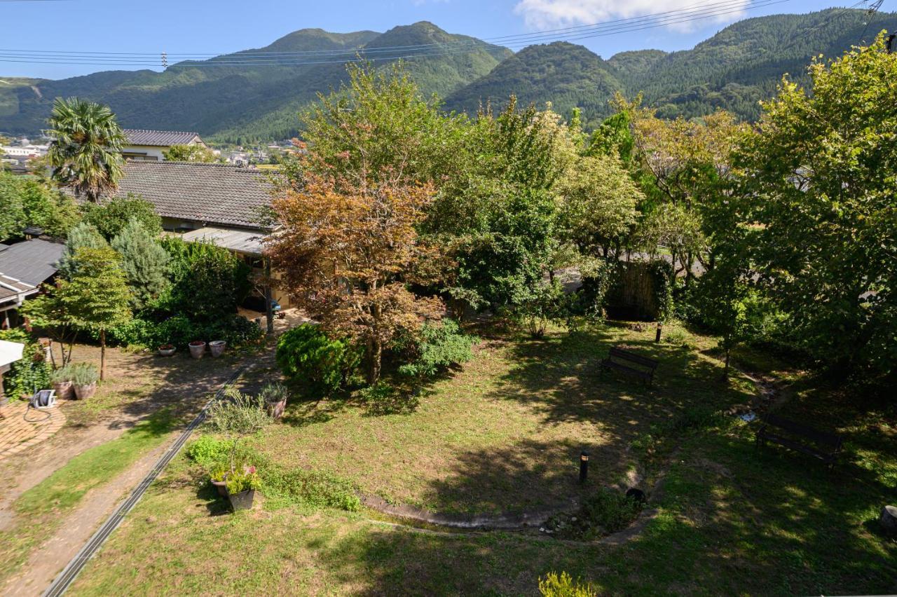 Bed and Breakfast Yufuin Flora House Экстерьер фото