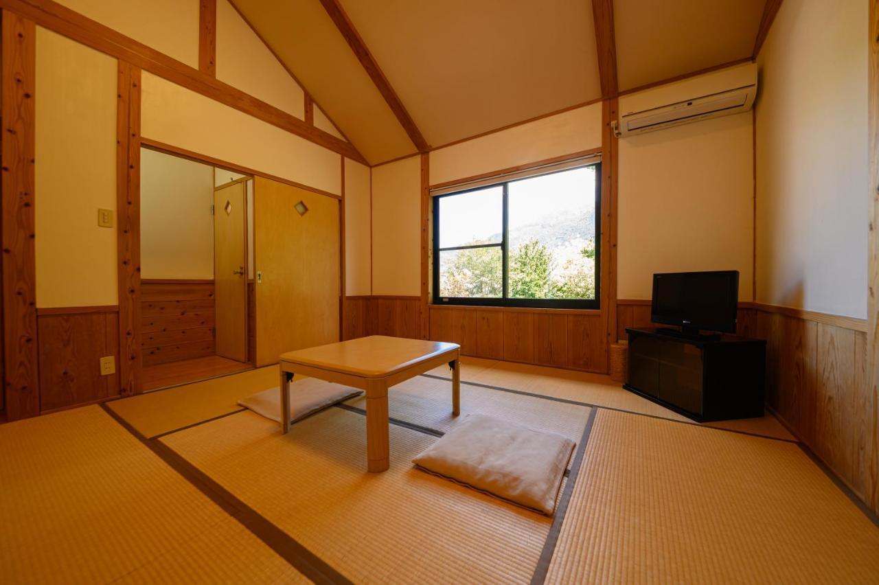Bed and Breakfast Yufuin Flora House Экстерьер фото