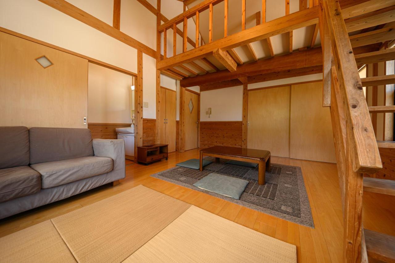 Bed and Breakfast Yufuin Flora House Экстерьер фото