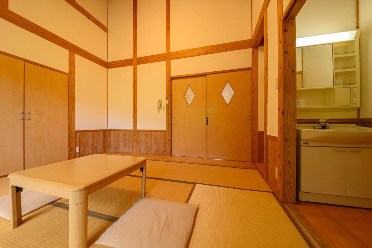 Bed and Breakfast Yufuin Flora House Экстерьер фото