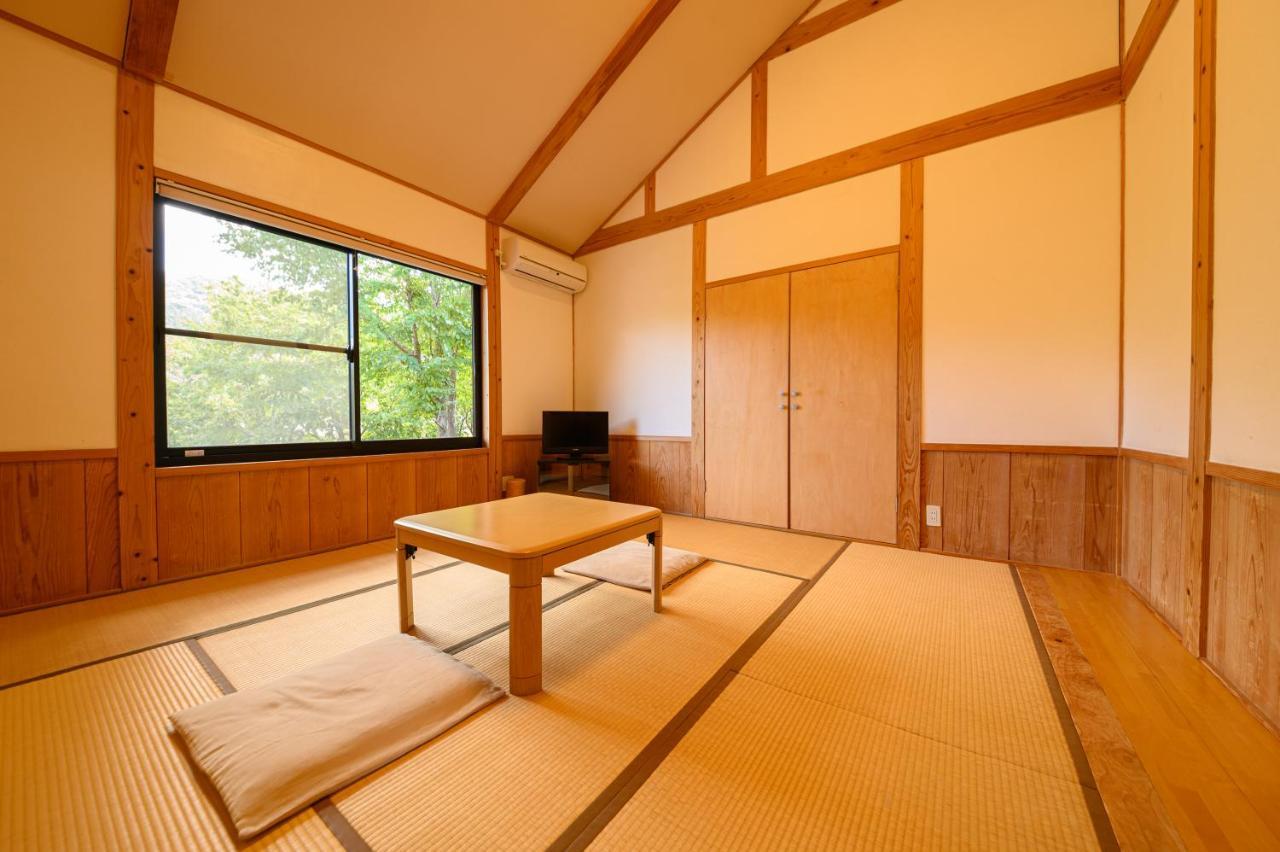 Bed and Breakfast Yufuin Flora House Экстерьер фото