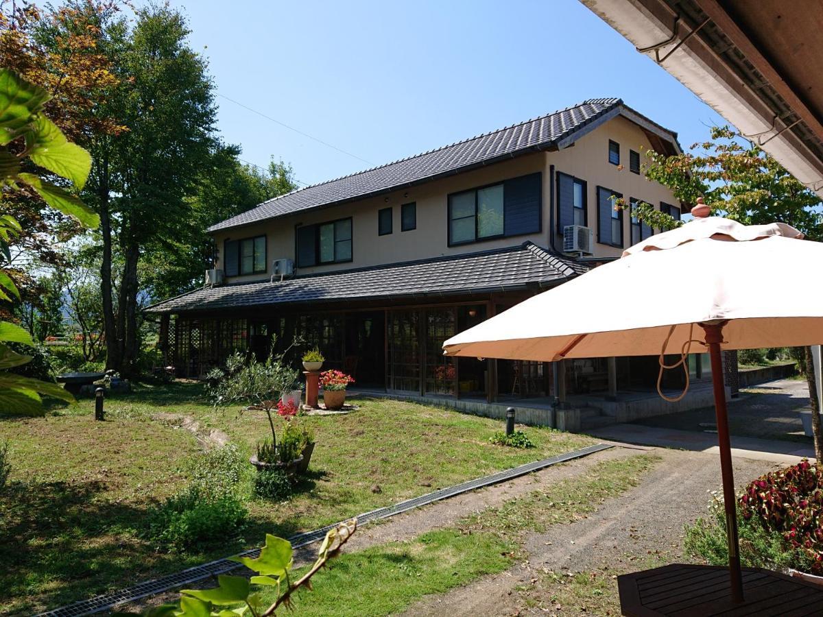 Bed and Breakfast Yufuin Flora House Экстерьер фото