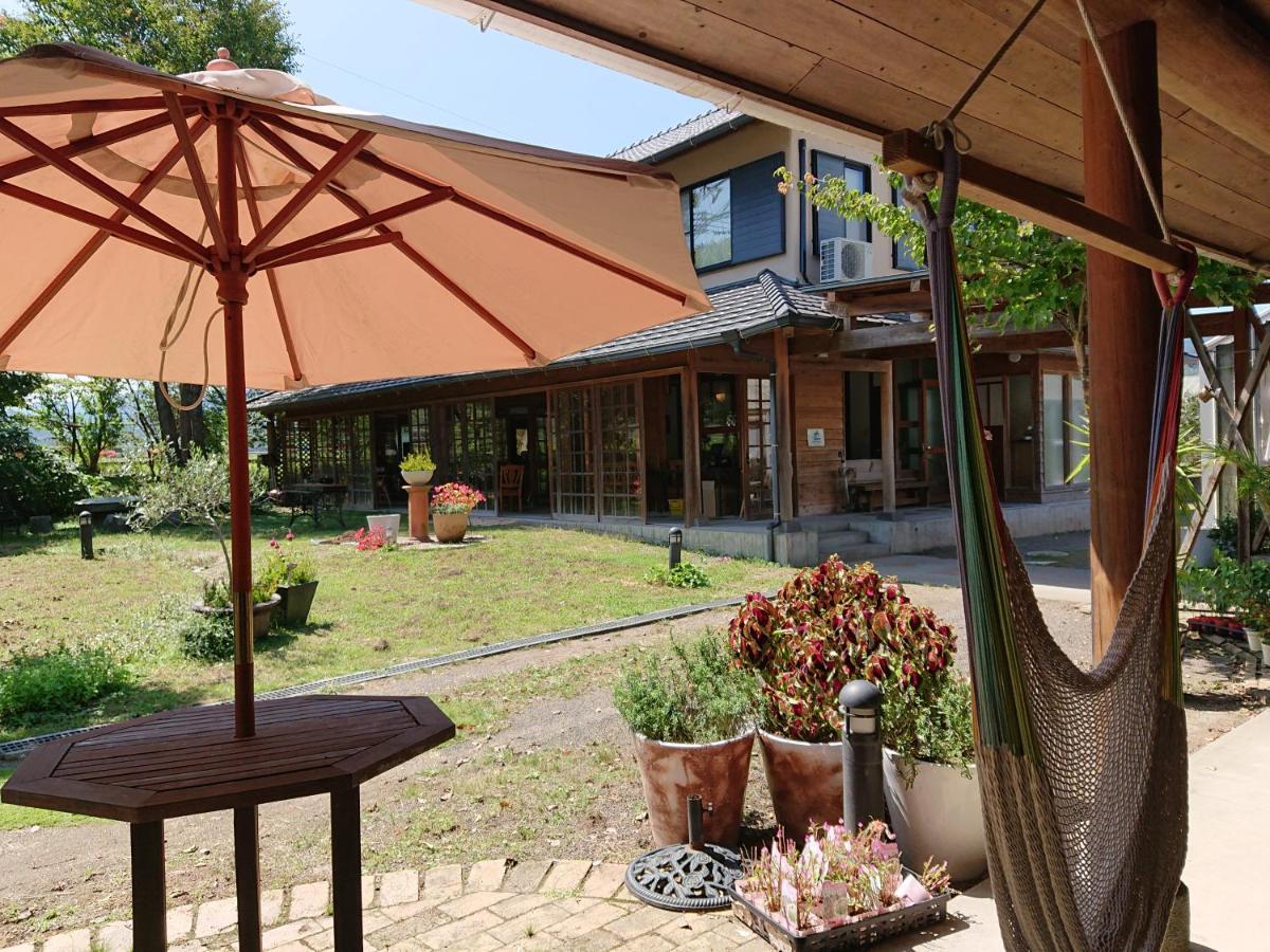 Bed and Breakfast Yufuin Flora House Экстерьер фото