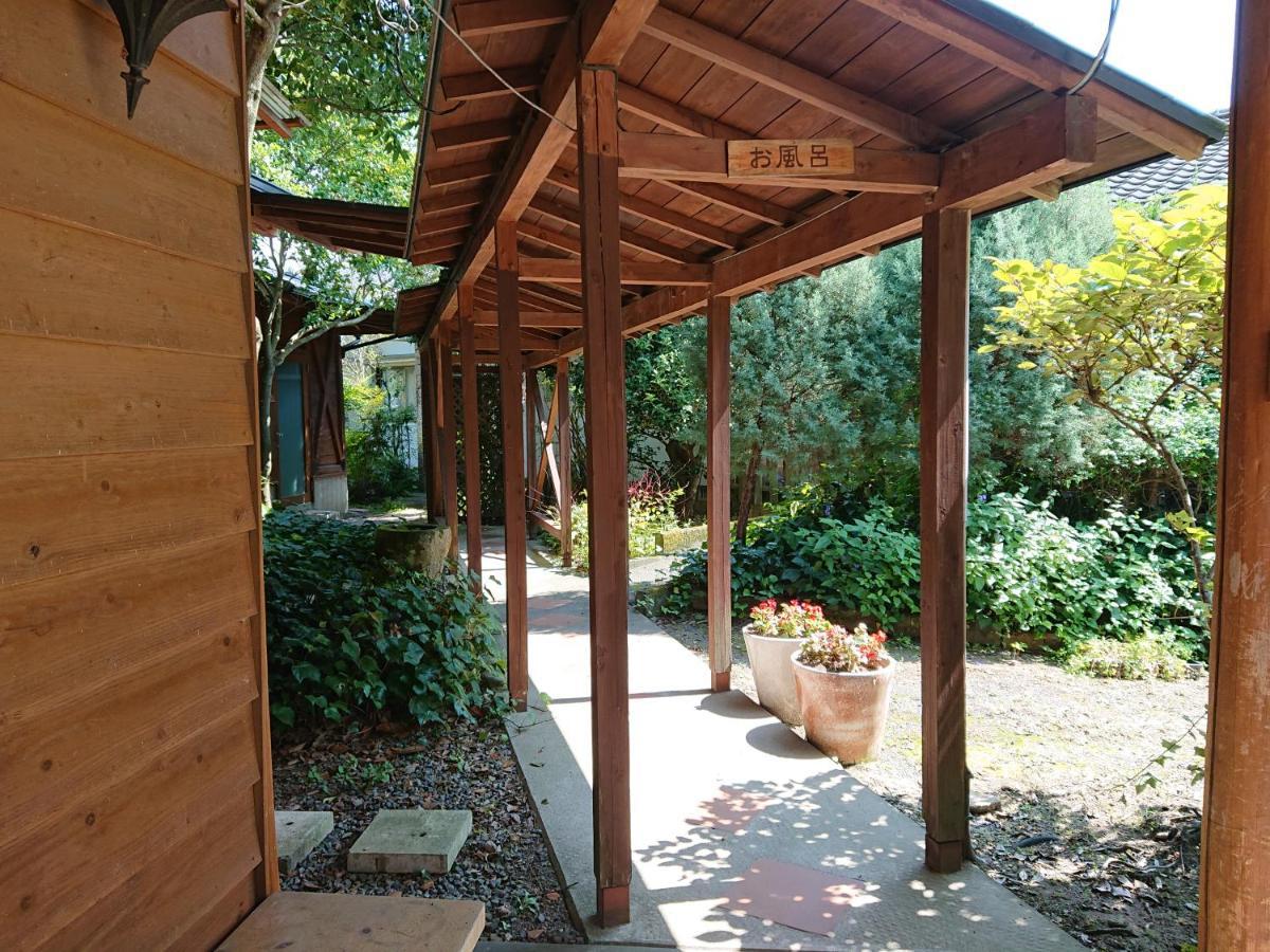 Bed and Breakfast Yufuin Flora House Экстерьер фото