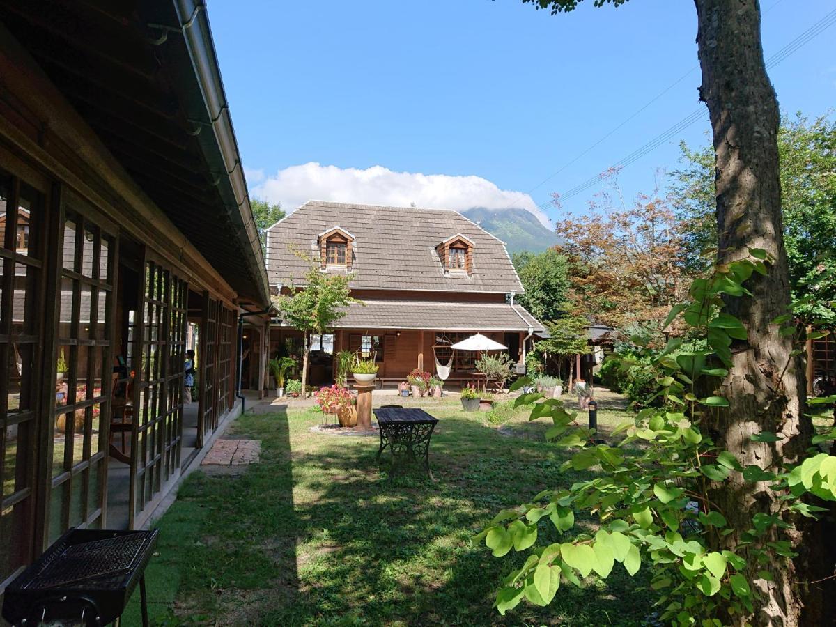 Bed and Breakfast Yufuin Flora House Экстерьер фото